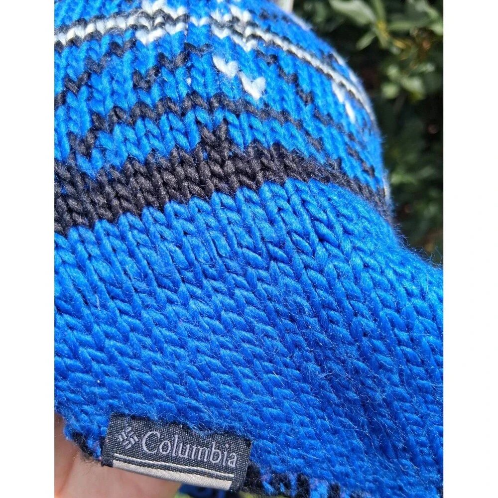 Columbia blue knitted